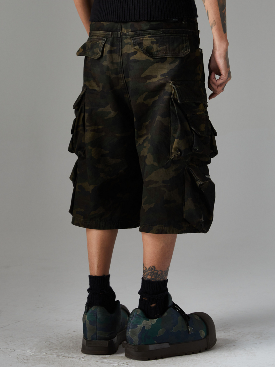 BaseVest - Men's Camouflage Wide-Leg Shorts