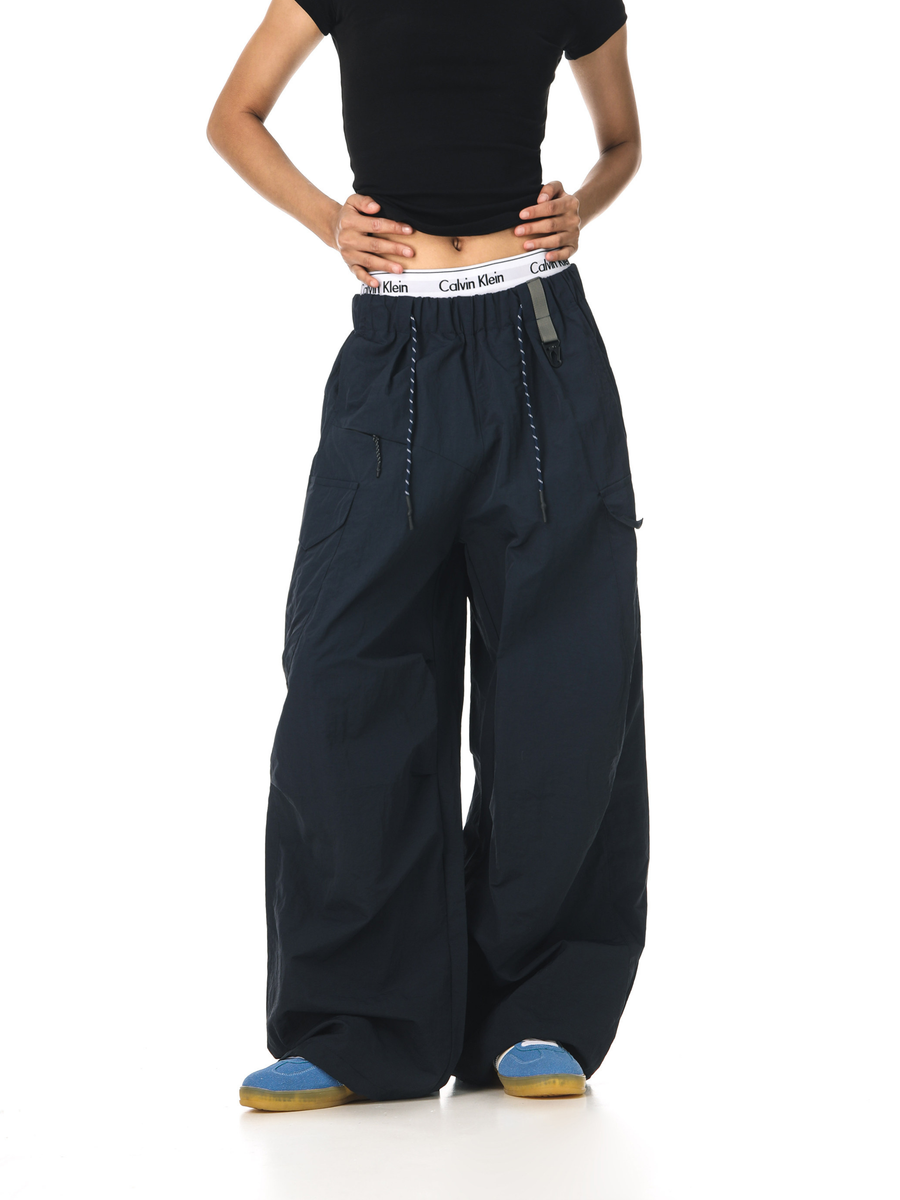 Cliffwalk - Women's Large Pockets Wide-Leg Straight Cargo Pants